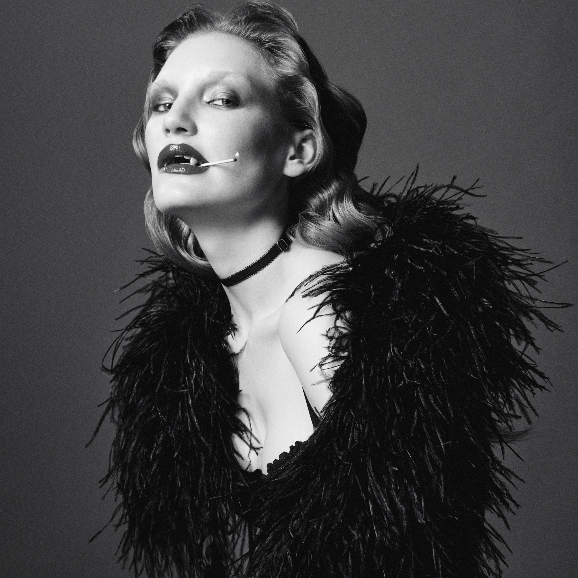 The Vampire Black Feathers Boa